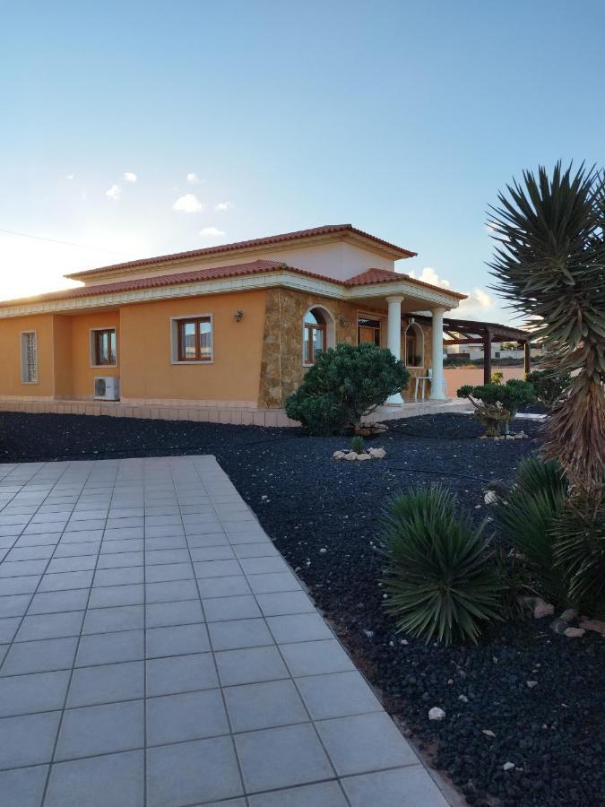 Villa Casa Del Sol 3 Bedroom Villa With Private Solar Covered 12M X 6M Pool Minimum Stay 7 Nights Chromecast And Wifi Throughout The Property Triquivijate Exterior foto
